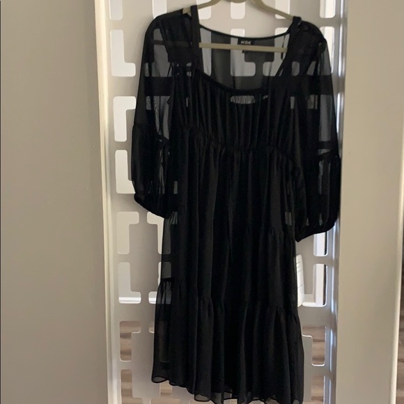 A black classy mid length dress - Picture 1 of 3